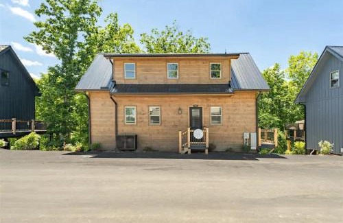 Sevierville House | Whispering Pine - Arcade - Lake Perks