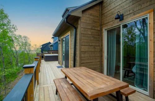Sevierville House | Whispering Pine - Arcade - Lake Perks