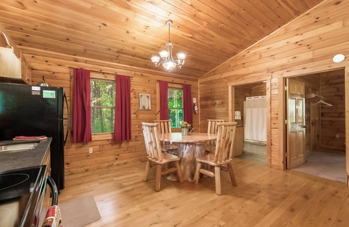 Logan Cabin | Whispering Pines 1-bedroom cabin, 4 guests, 65 acres 1/2 mile from Old Man's Cave