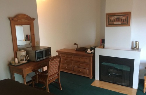 Kernville Hotel | Whispering Pines Lodge