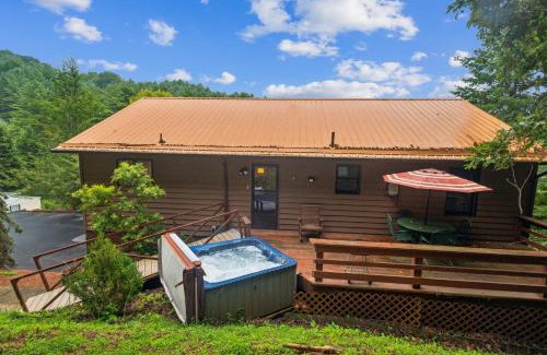 Burnsville House | Whispering Pines - Spectacular Views & Hot Tub home