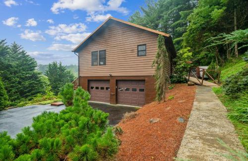 Burnsville House | Whispering Pines - Spectacular Views & Hot Tub home