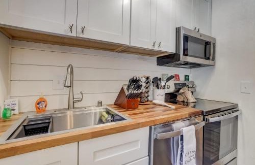 North Upper Truckee House | Whispering Pines Cabin - Family & Pet Friendly Abode