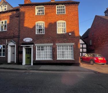Bewdley House | Whispering Place Georgian Grade II Sleeps 6 Adults 3 mins from Safari Park & Steam Train