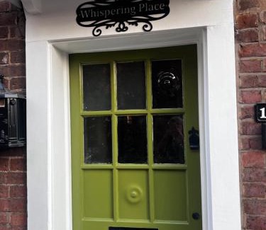 Bewdley House | Whispering Place Georgian Grade II Sleeps 6 Adults 3 mins from Safari Park & Steam Train