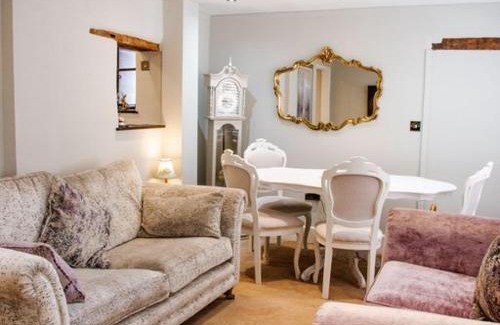Bewdley House | Whispering Place Georgian Grade II Sleeps 6 Adults 3 mins from Safari Park & Steam Train