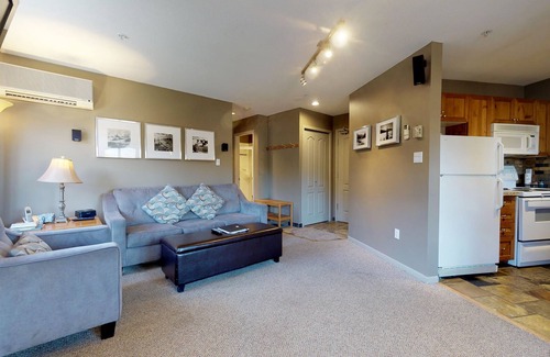 Village North Apartment | Whistler Blackcomb VR at Town Plaza