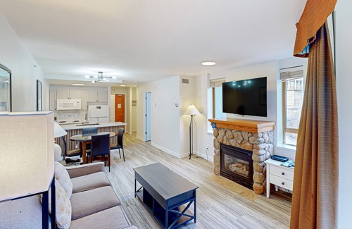 Village North Hotel | Whistler Cascade Lodge