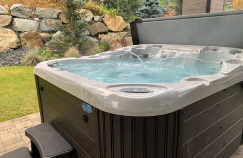 Sea to Sky Highway Ski Chalet | Whistler Gallery House Luxury Mountain Retreat
