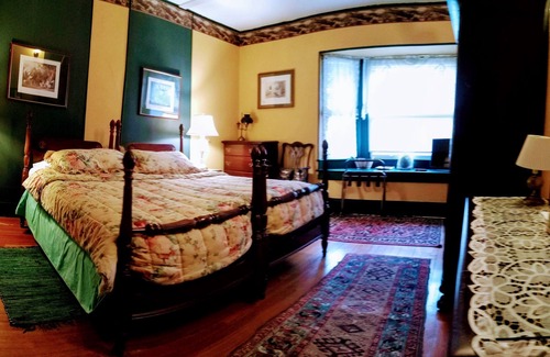 Lenox Bed & Breakfast | Whistler's Inn Bed & Breakfast