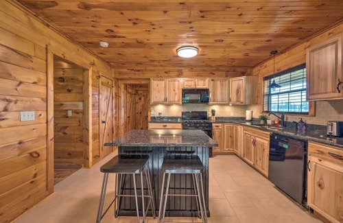 Broken Bow Cabin | WHIT's END country life NEAR all the fun in Hochatown & Broken Bow! HOT TUB too