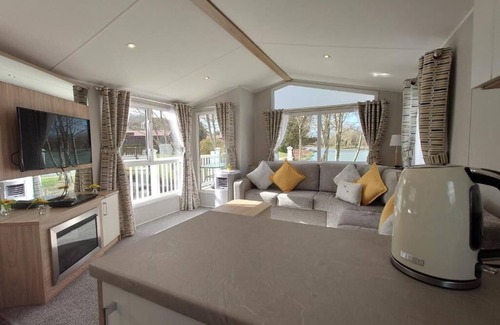 White Cross Cottage | White Acre's Holiday Park, 602 Sycamore Forest