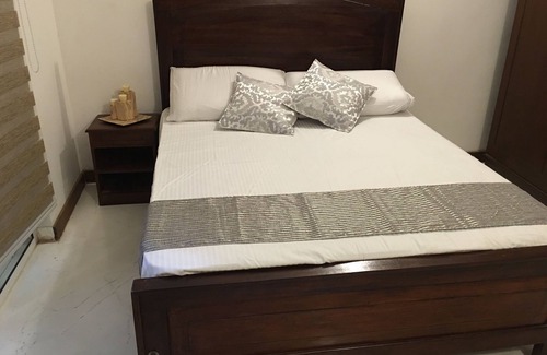 Colombo House | White Avenue
