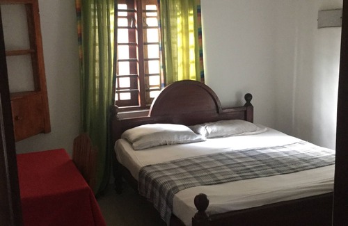 Patuwatha Bed & Breakfast | White baby beach rest