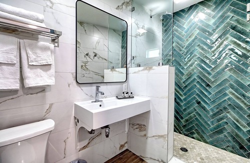 Ventura Hotel | White Caps Motel