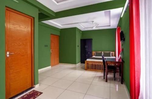 Kakkanad Hotel | White Clouds Inn
