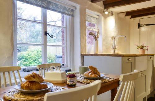 Woodbury House | White Cross Cottage