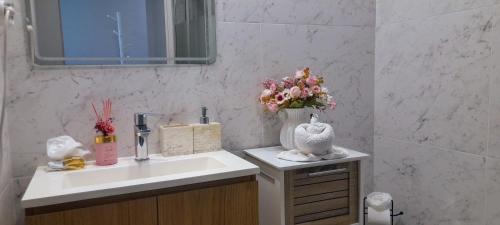 Aveiro Apartment | White Design Apartment