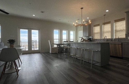 Grand Isle House | White Dolphin - Beachfront - Island Realty