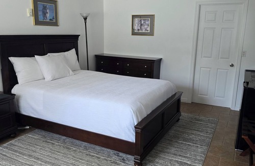 Algoma District Hotel | White Fang Motel