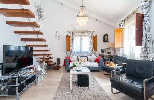 Tavira Villa | White & Grey House
