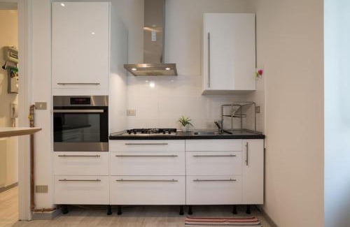 Barriera Vecchia-San Giacomo Apartment | White home