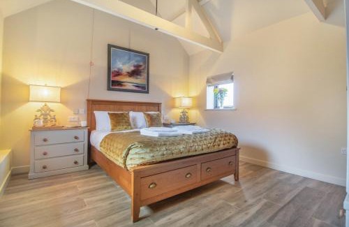 Halesworth House | White House Lodges - Tawny