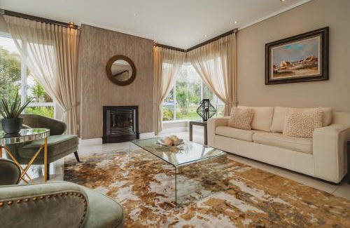 George Villa | White House on Kingswood Golf Estate