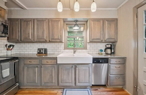 Linville Falls Cottage | White Laurel Cottage at Linville Falls