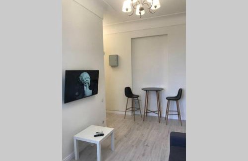 Lypky Apartment | White&Light flat near Gulliver