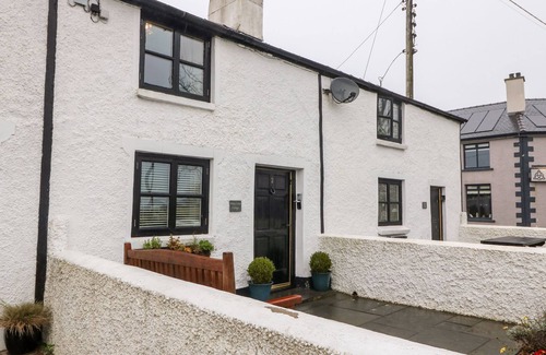 Brynsiencyn Cottage | White Lilac Cottage