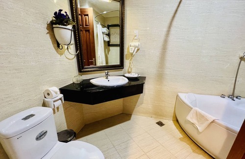 District 3 Hotel | White Lion Hotel