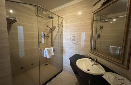 District 3 Hotel | White Lion Hotel