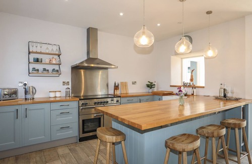 Newborough Cottage | WHITE LODGE COTTAGE, pet friendly in Niwbwrch (Newborough)