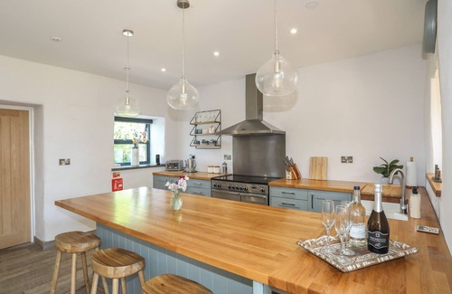 Newborough Cottage | WHITE LODGE COTTAGE, pet friendly in Niwbwrch (Newborough)