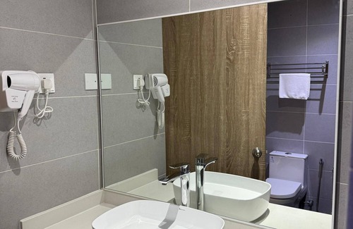 Lubok Buaya Hotel | White Lodge
