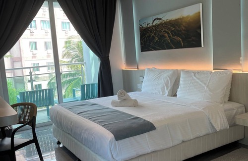 Lubok Buaya Hotel | White Lodge