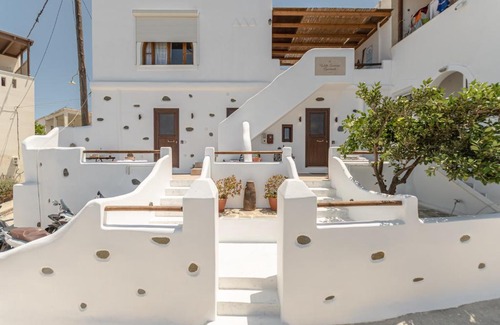 Glinado House | White Luxurious Apartment IΙI
