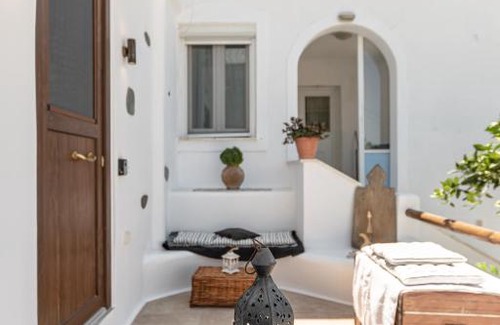 Glinado House | White Luxurious Apartment IΙI