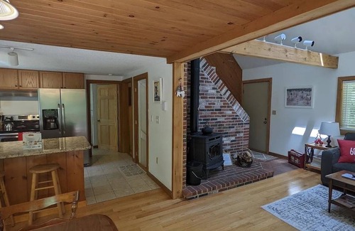 Bartlett Ski Chalet | White Mountain Chalet; great for skiers, hikers & families!