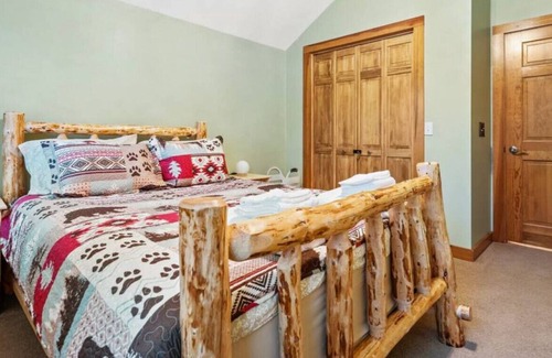 North Haverhill House | White MountainGetaway w/Hot Tub|Play area|Fire Pit