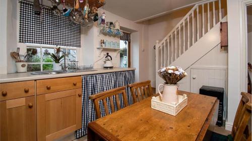 Conwy House | White O Morn
