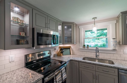 Black Mountain House | White Oak Cottage-Walk to Downtown Black Mountain