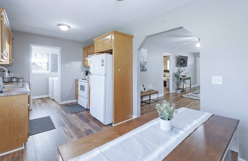 Trenton House | White Oak - fire pit, fast wifi, & free parking