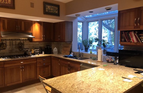 White Plains House | White Plains, 35 mins NY- Covered porch, Gas Fireplace, Lovely neighborhood