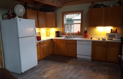 Flippin Cabin | White River Bank Cabin!Eagle Watching, World Class Trout Fishing Off The Dock,