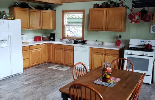 Flippin Cabin | White River Bank Cabin!Eagle Watching, World Class Trout Fishing Off The Dock,