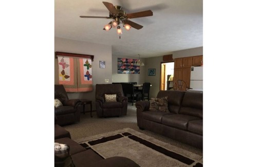 Lakeview Cabin | WHITE RIVER LODGE Sleeps 12 3 bed/2 bath Wifi Barbq Solar Dock/Ramp fenced yard