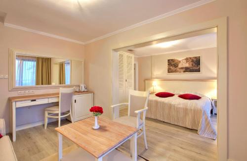 Balchik Hotel | White Rock Castle Suite Hotel & SPA