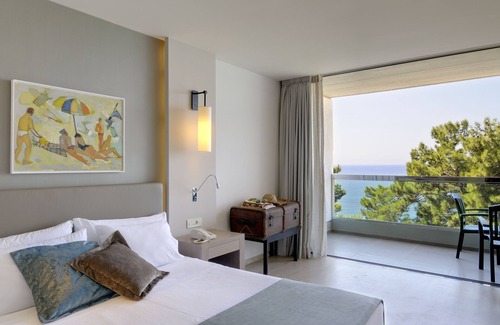 Lassi Hotel | White Rocks Hotel Kefalonia